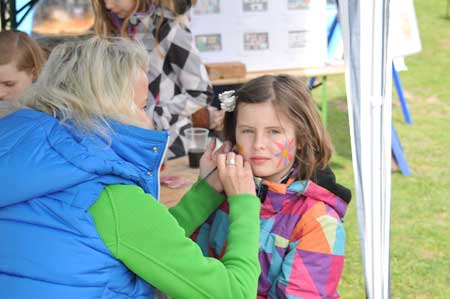 Erfurter Grundschule 18 zum Frühlingsfest auf dem Petersberg